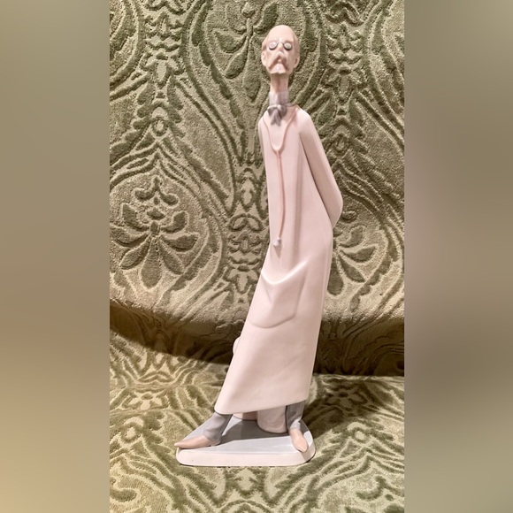 “LLADRO” PORCELAIN GLOSSY FIGURINE-DOCTOR #4602RETIRED- MADE IN SPAIN